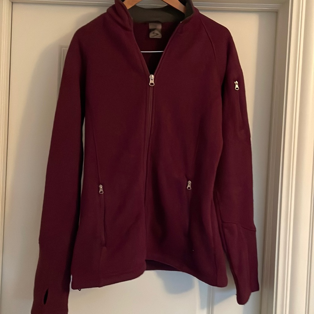 Burgundy, slim fit, Storm Creek, zip up jacket. Women’s XS